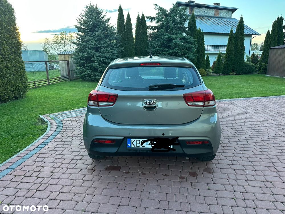 Kia Rio 1.2 L - 10
