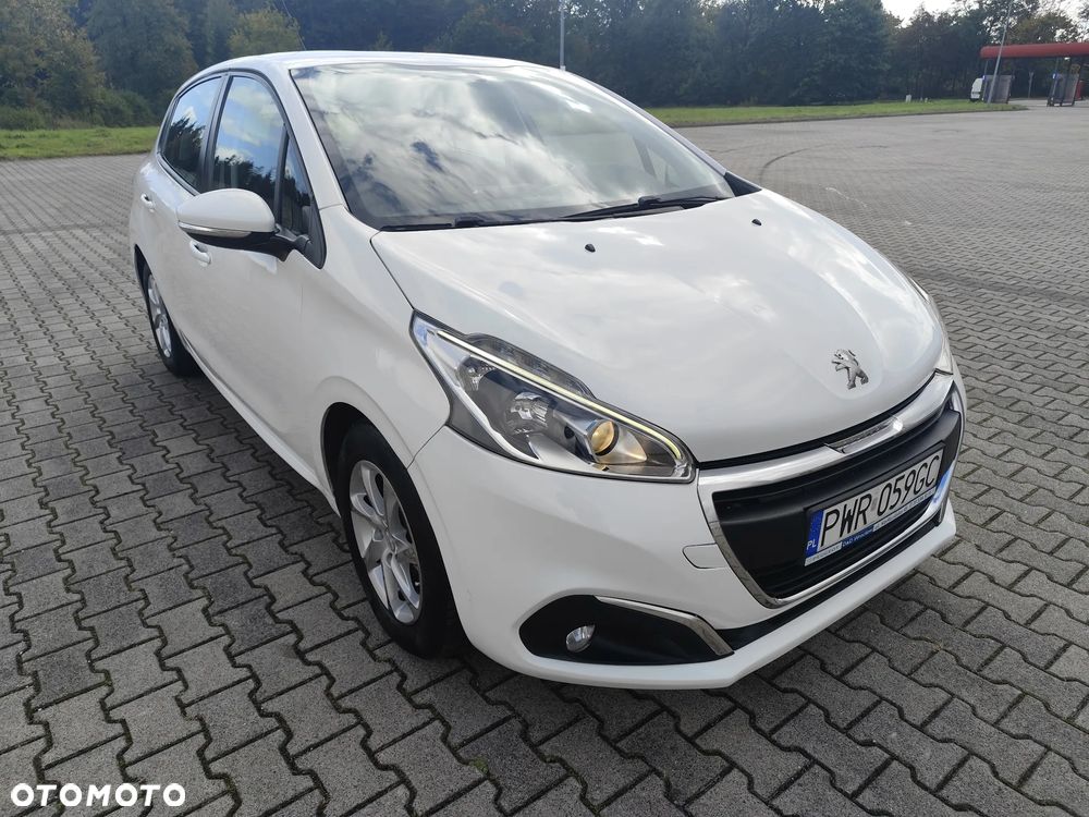 Peugeot 208 2015 photo 2