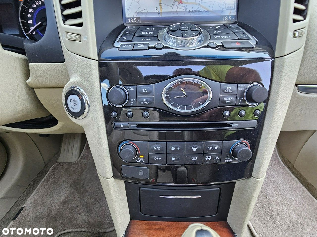 Infiniti QX70 - 19