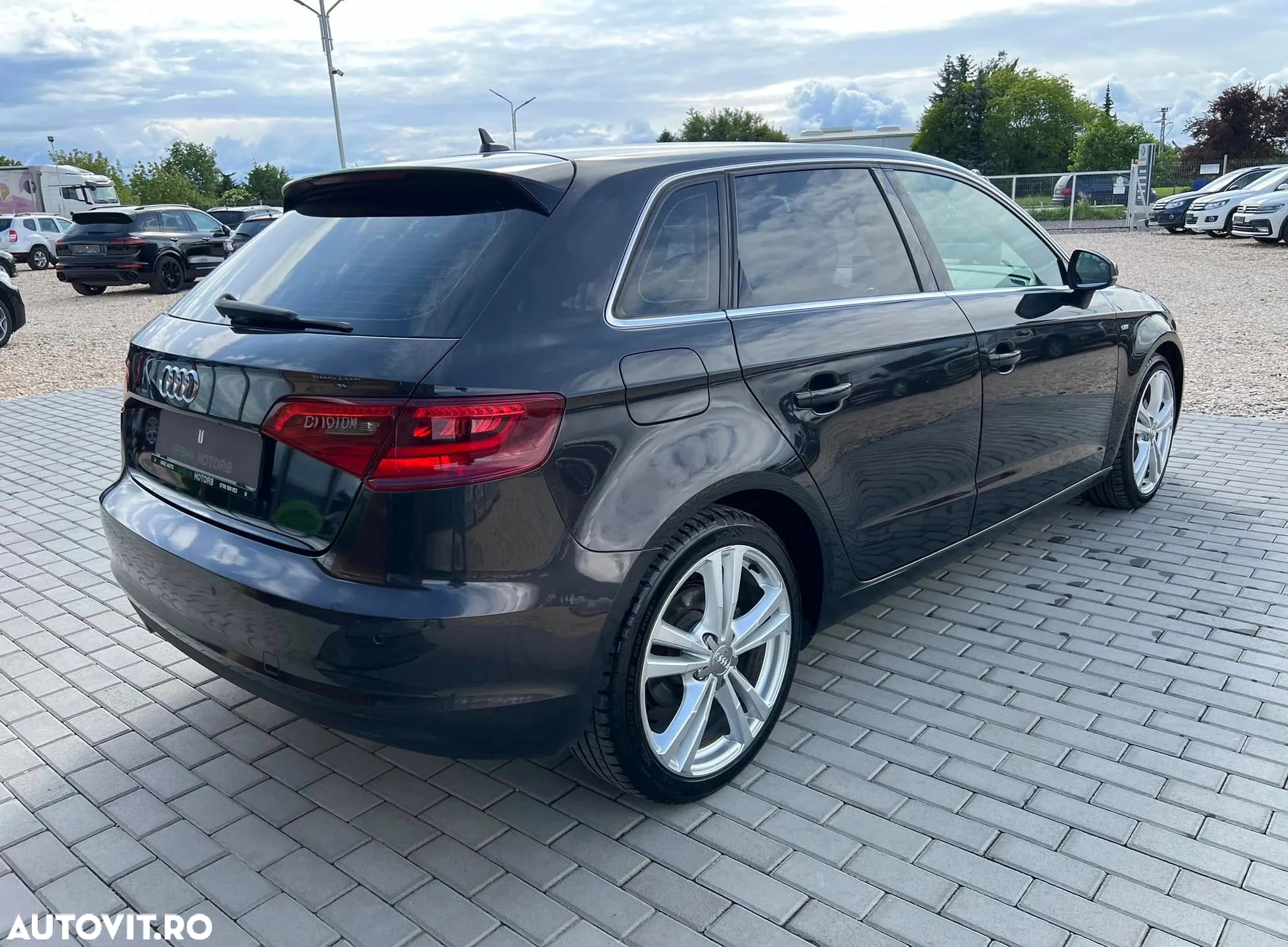 Audi A3 2.0 TDI Sportback S tronic S line Sportpaket - 2