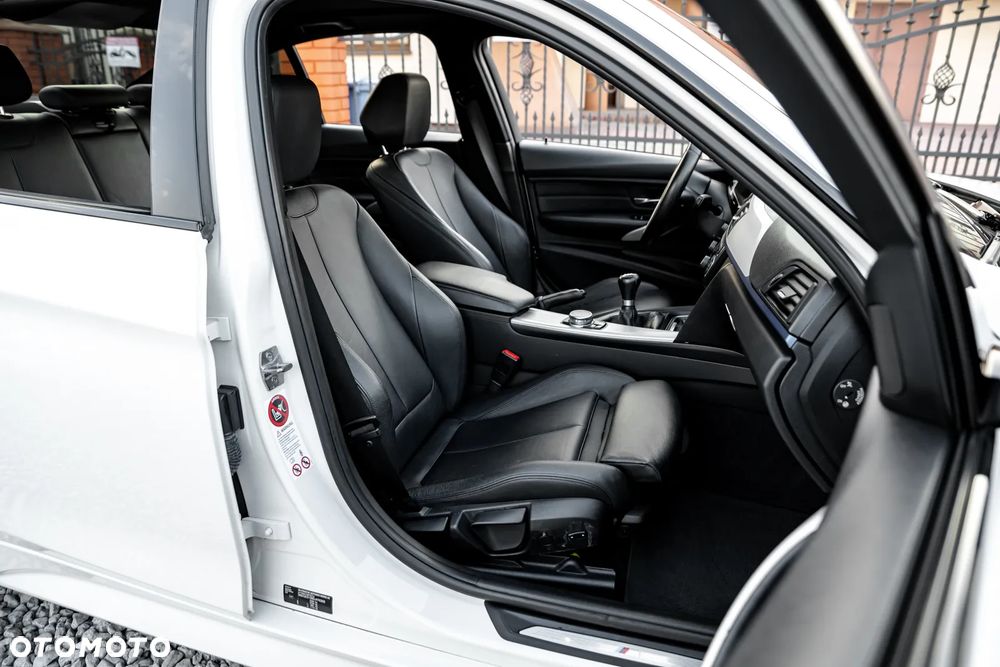 BMW Seria 3 320d xDrive M Sport - 23