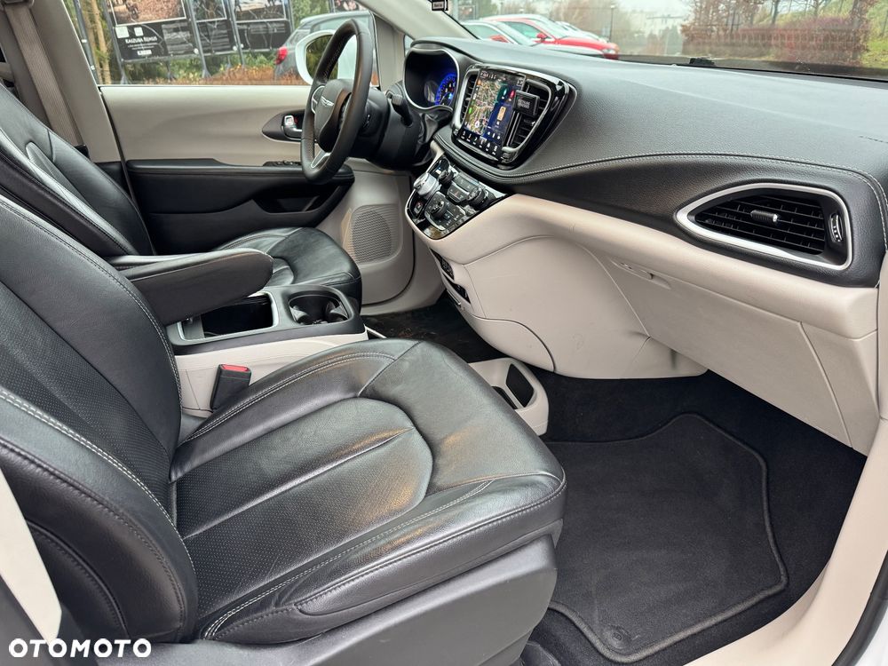 Chrysler Pacifica - 22