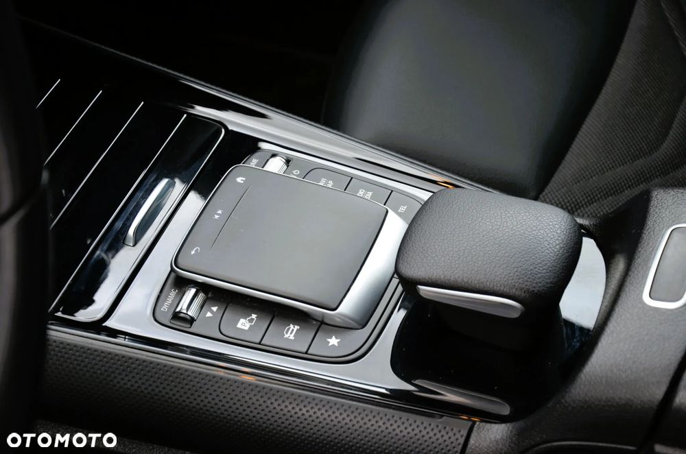 Mercedes-Benz GLA 180 d Style - 24