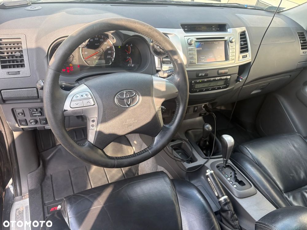 Toyota Hilux 3.0 D-4D Invincible - 10