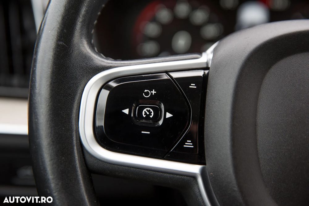 Volvo XC 60 D4 Geartronic Momentum - 37