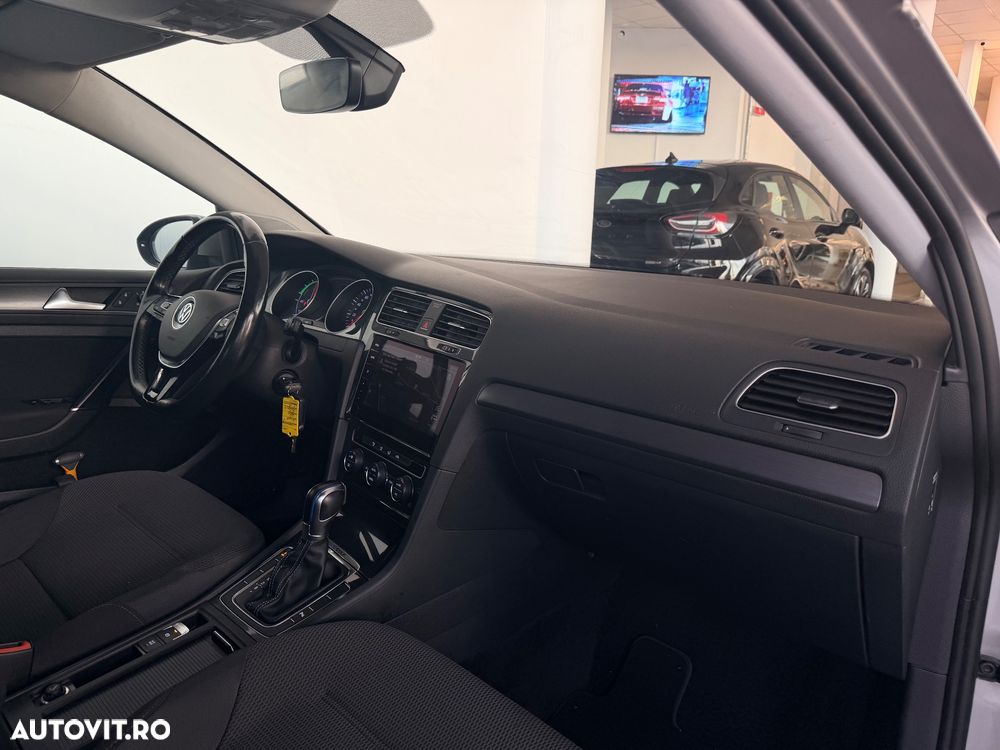 Volkswagen Golf - 11