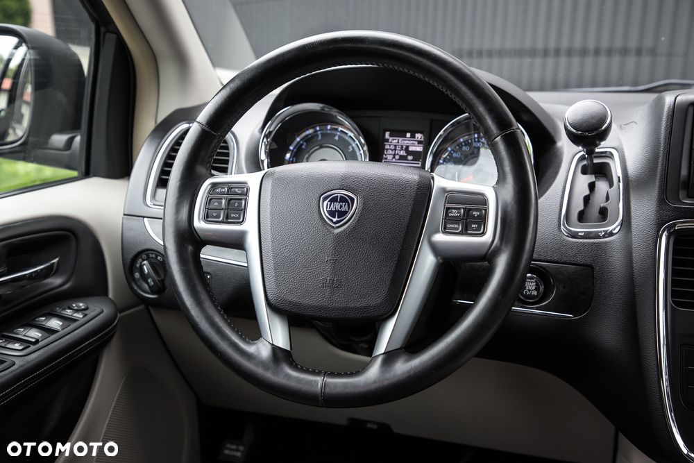 Lancia Voyager - 18
