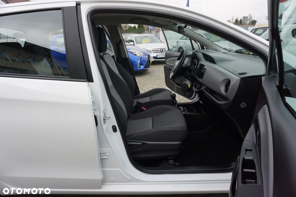 Toyota Yaris 1.0 VVT-i Team Deutschland - 26