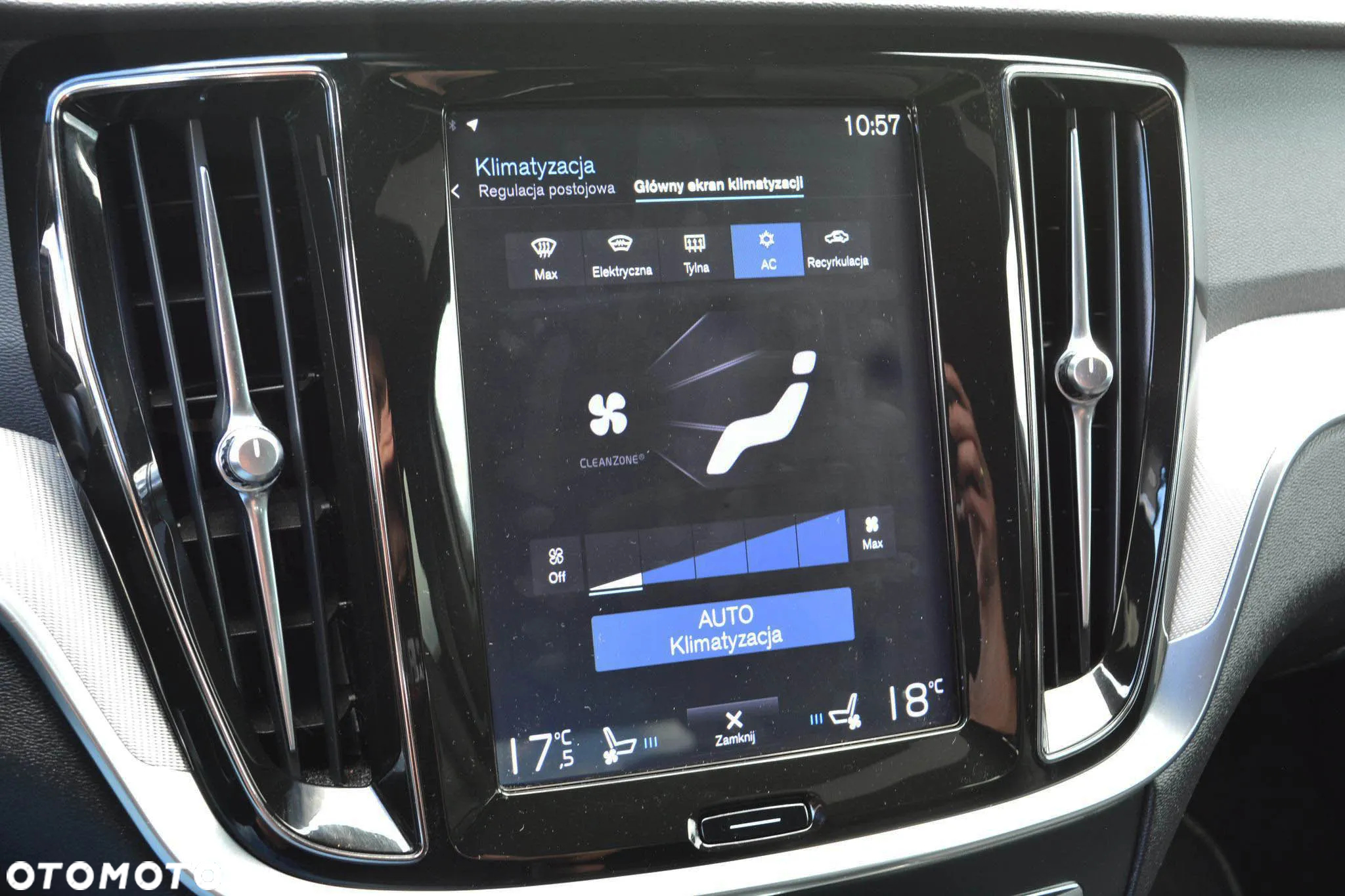 Volvo V60 T8 AWD Plug-In Hybrid R-Design - 20