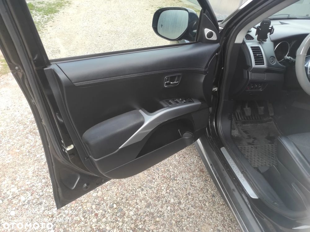 Mitsubishi Outlander - 13