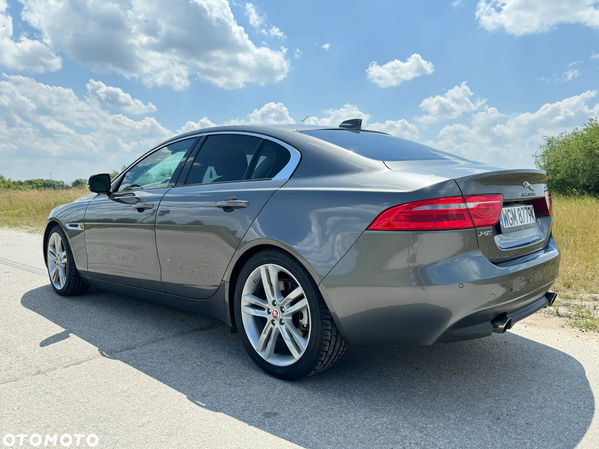 Jaguar XE S - 9