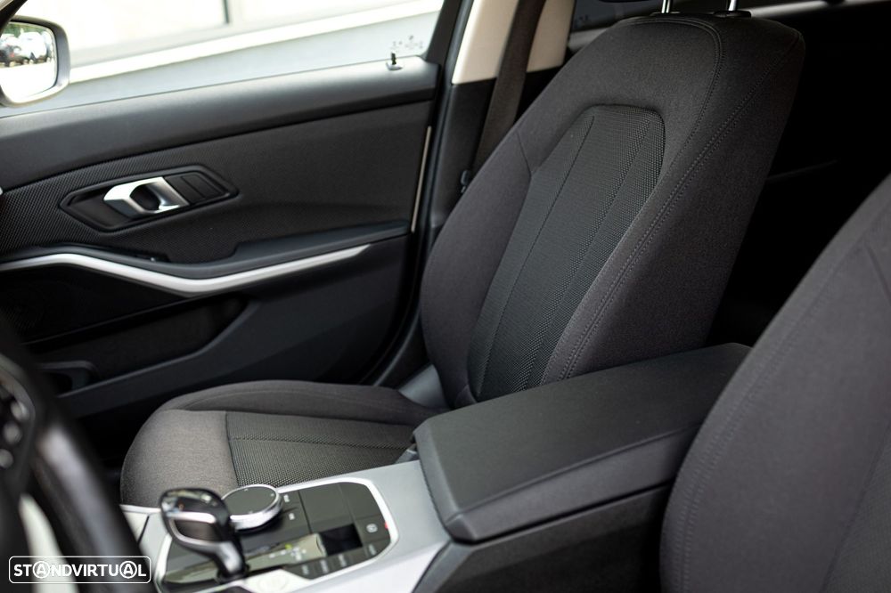 BMW 320 d Aut. Sport Line - 42