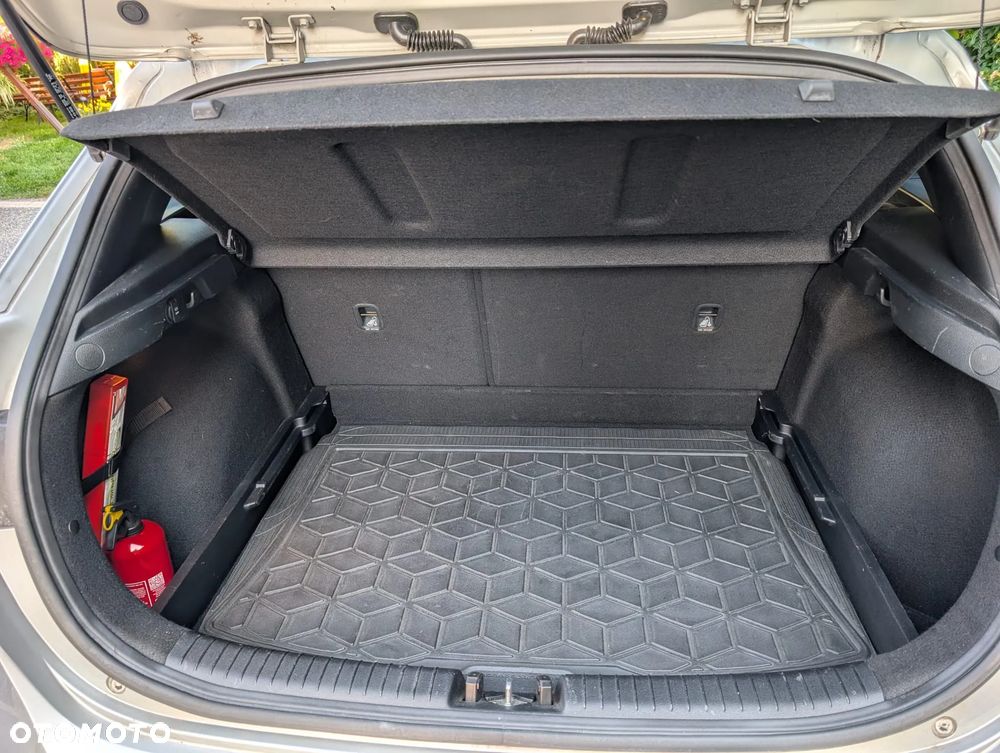 Kia Ceed - 10