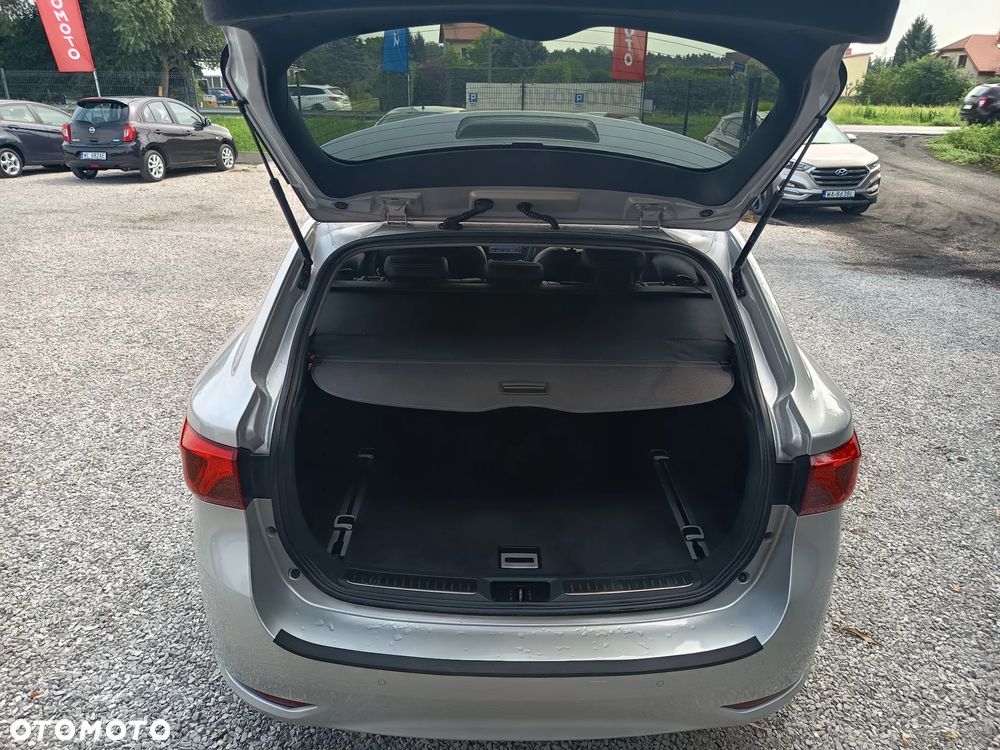 Toyota Avensis 1.8 Premium - 37