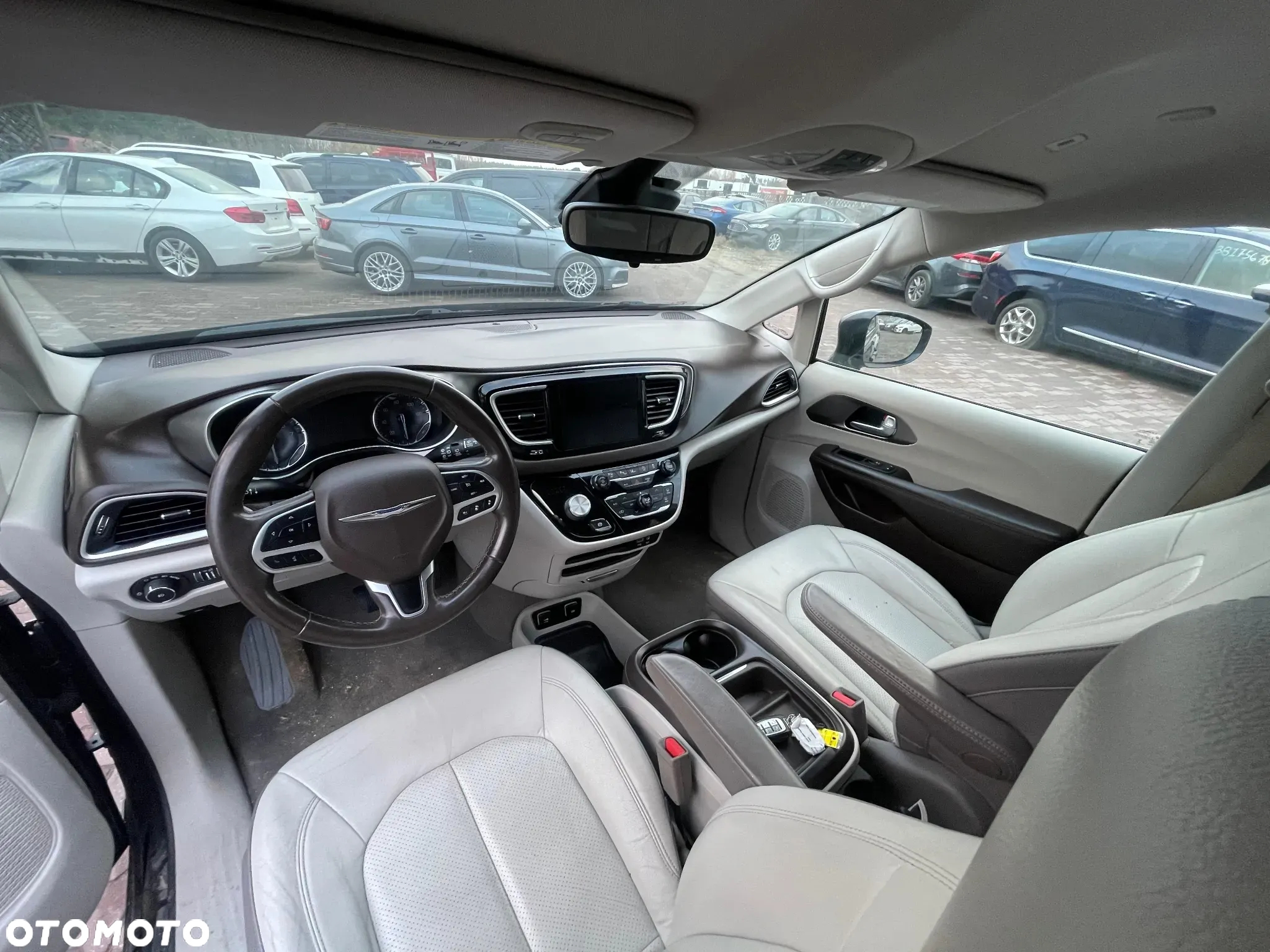 Chrysler Pacifica - 11