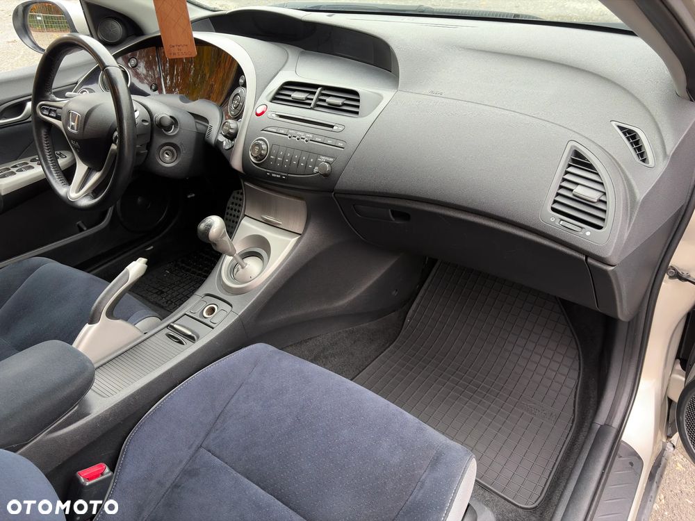 Honda Civic 1.4 Comfort - 23
