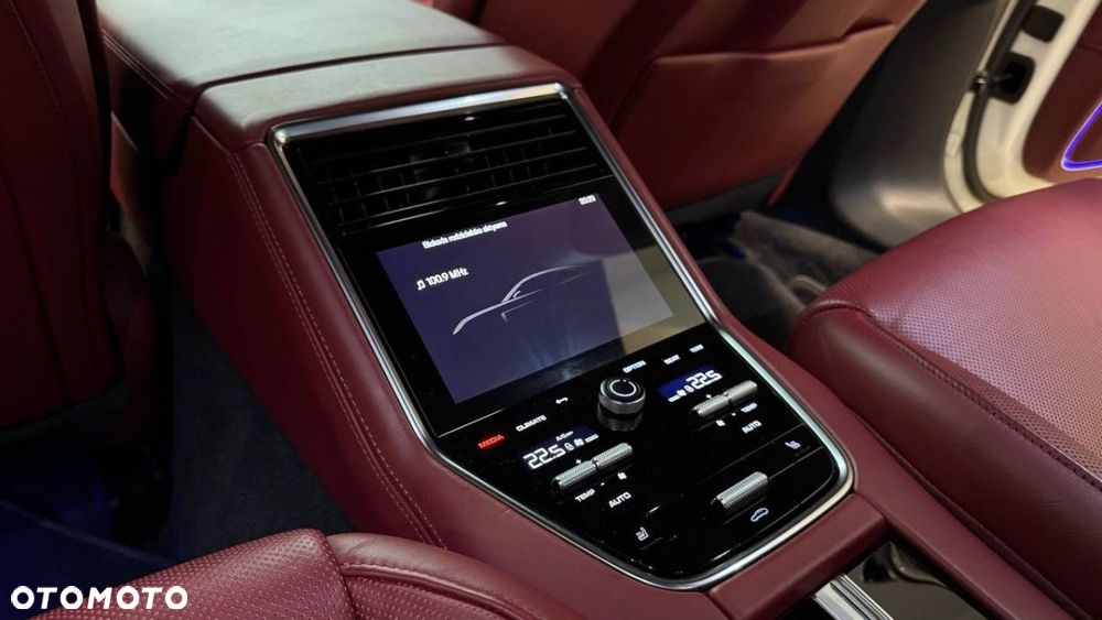 Porsche Panamera 4 Platinum Edition - 28