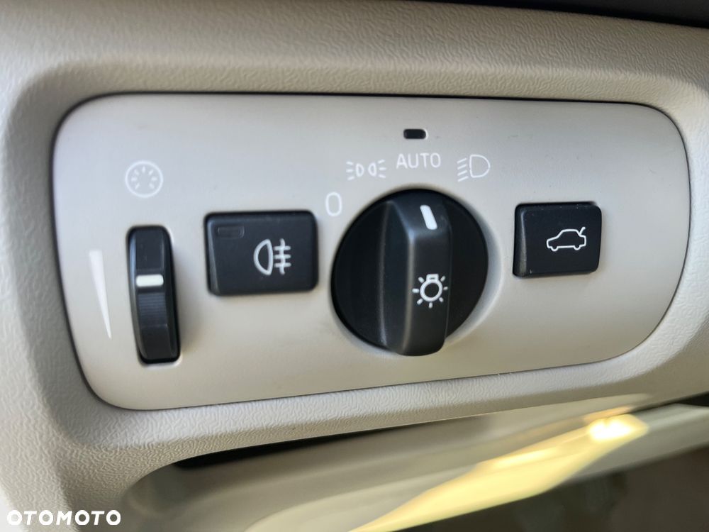Volvo V40 ver-t3-momentum - 13