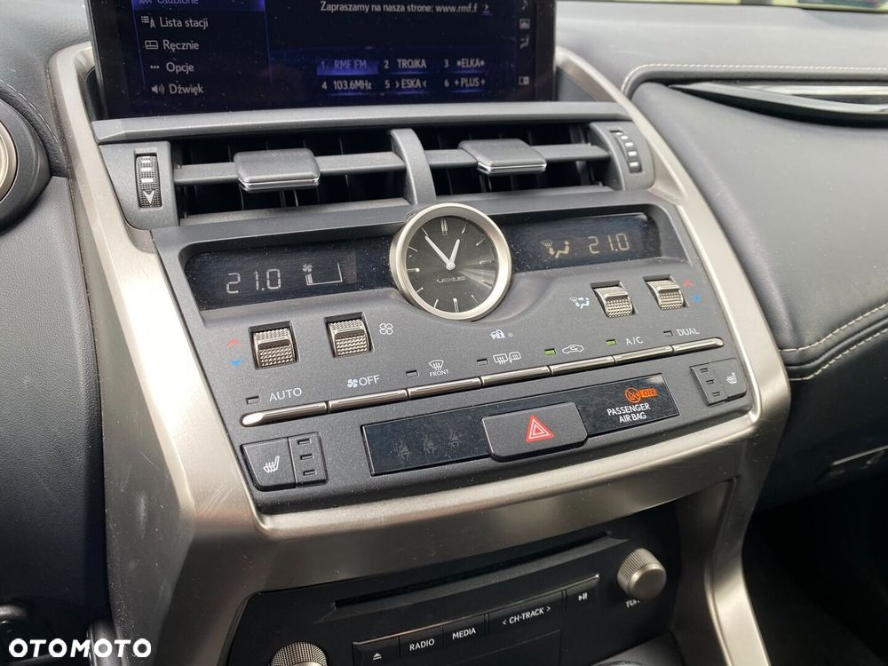 Lexus NX 300h Business Edition AWD - 19
