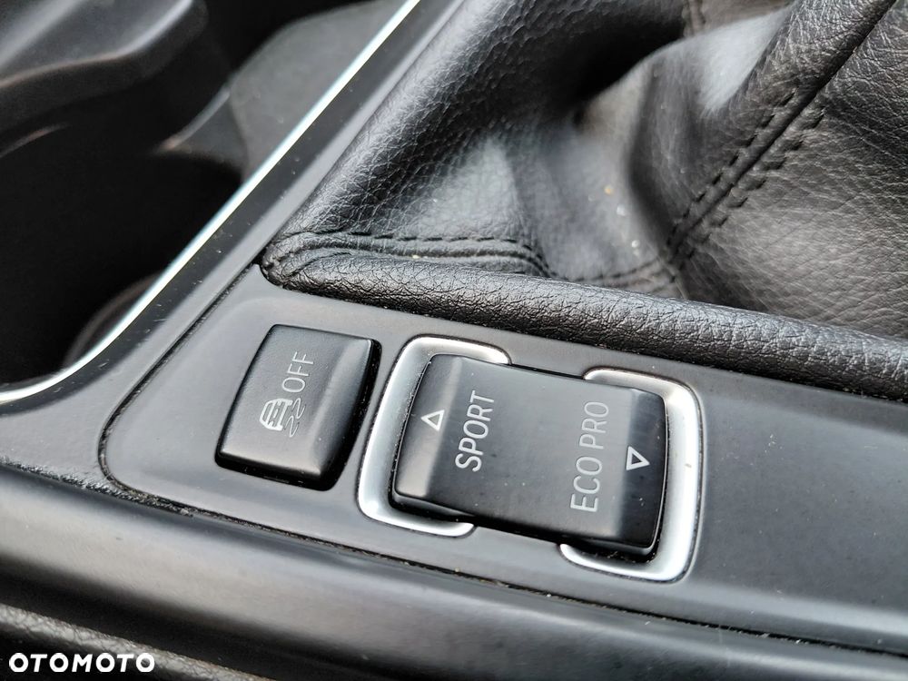 BMW Seria 3 320i Sport Line - 15