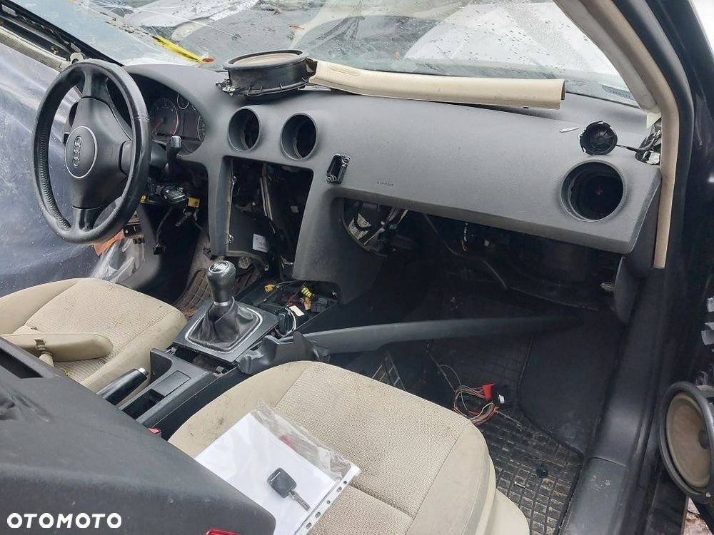 Kokpit deska rozdzielcza pulpit audi a3 8p 3d sportback