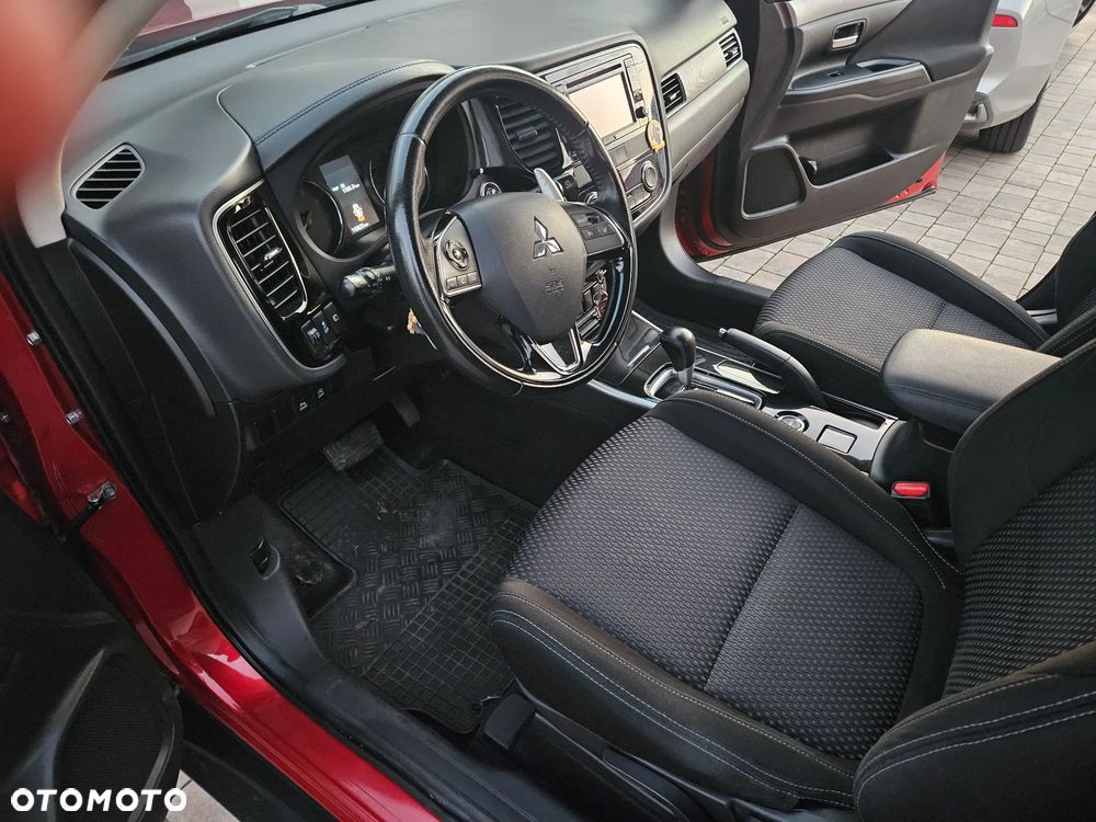 Mitsubishi Outlander 2.0 Intense Comfort 4WD CVT - 34