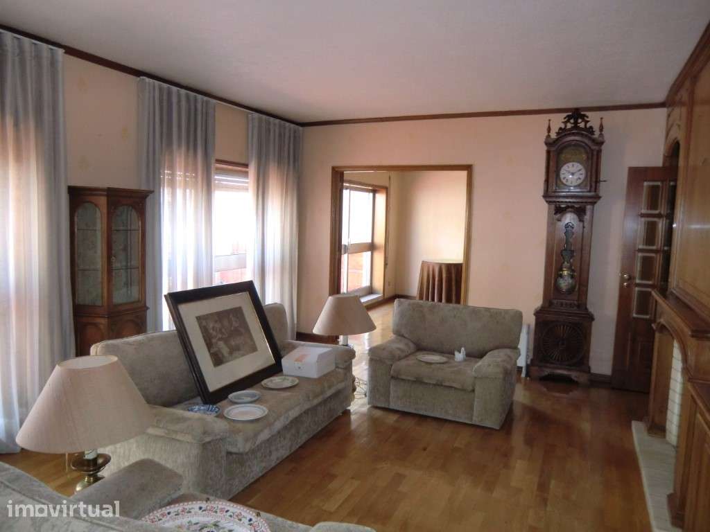 Apartamento T 6 + 1 duplex,São João Madeira,centro - Grande imagem: 3/38