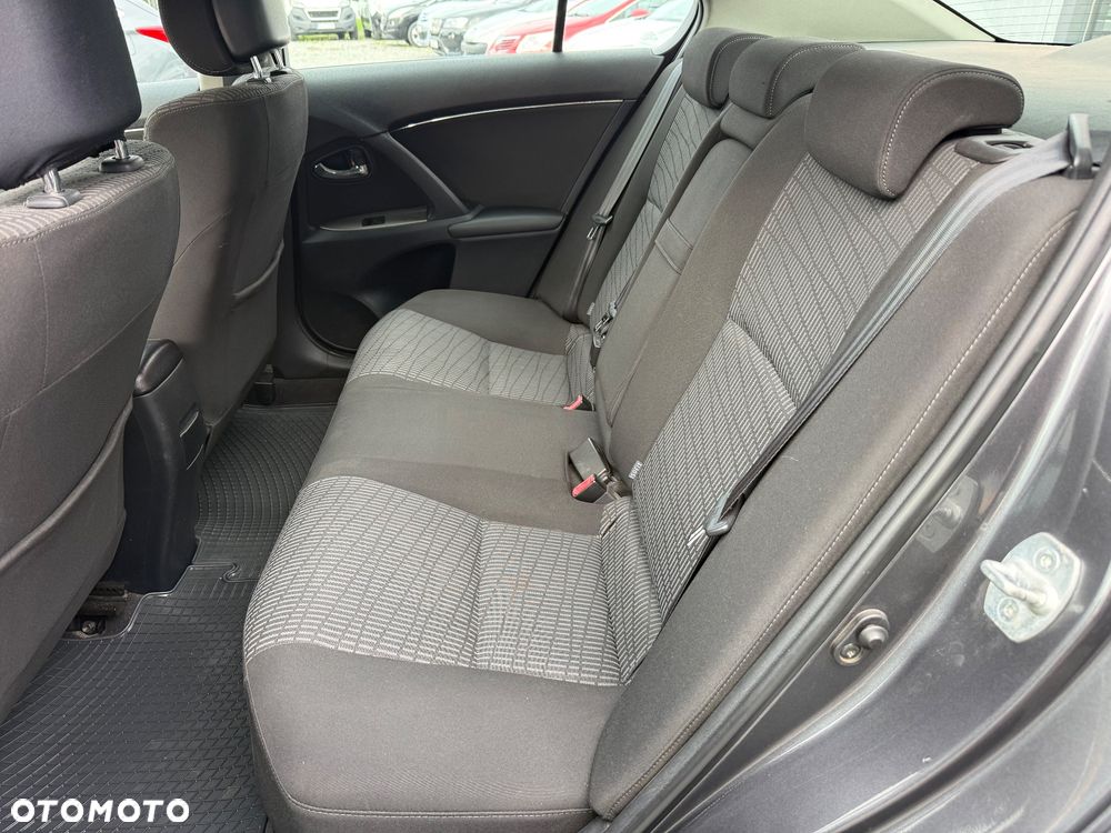 Toyota Avensis - 17