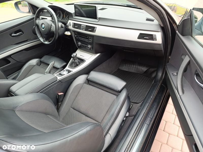 BMW Seria 3 325i Edition Exclusive - 4