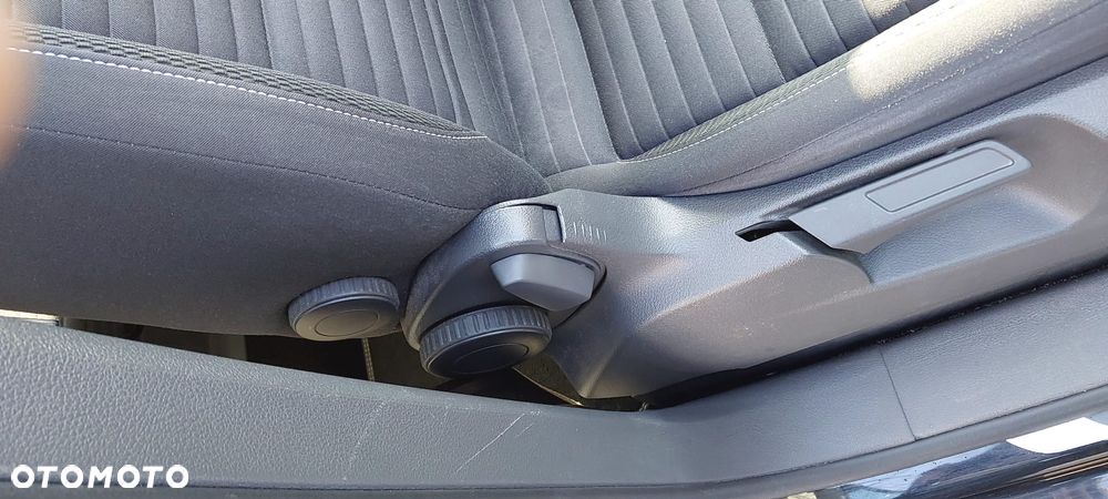 Volkswagen Touran 1.6 TDI DPF BlueMot Comfortline - 23