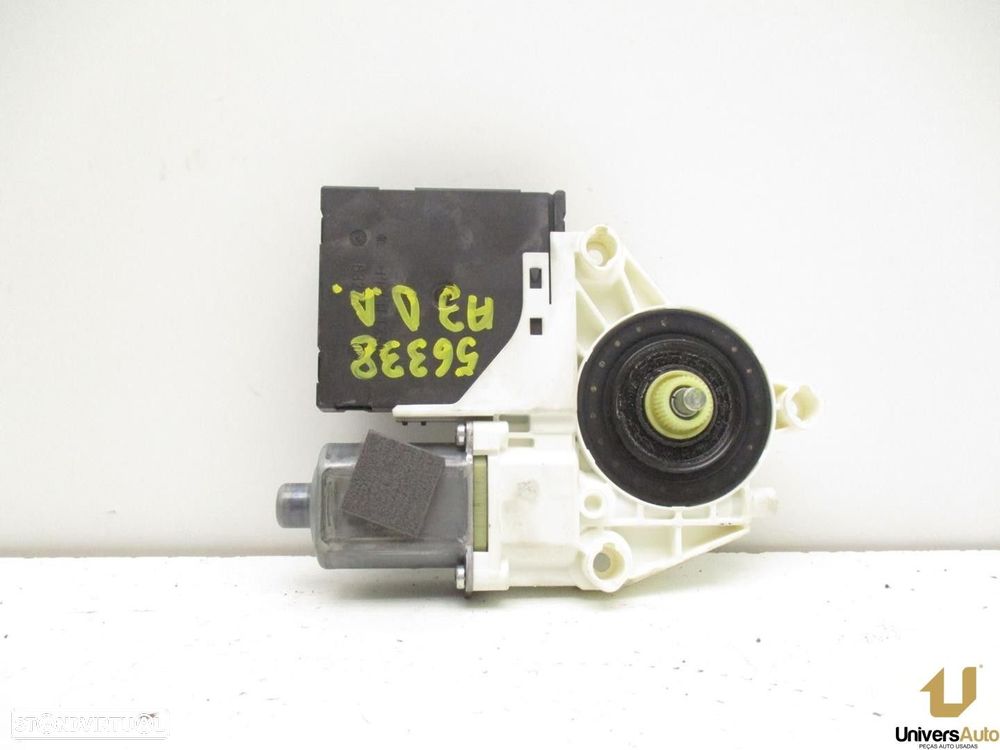 MOTOR ELEVADOR DE VIDRO FRONTAL DIREITO AUDI A3 SPORTBACK 2008 -8P0959802K - 2