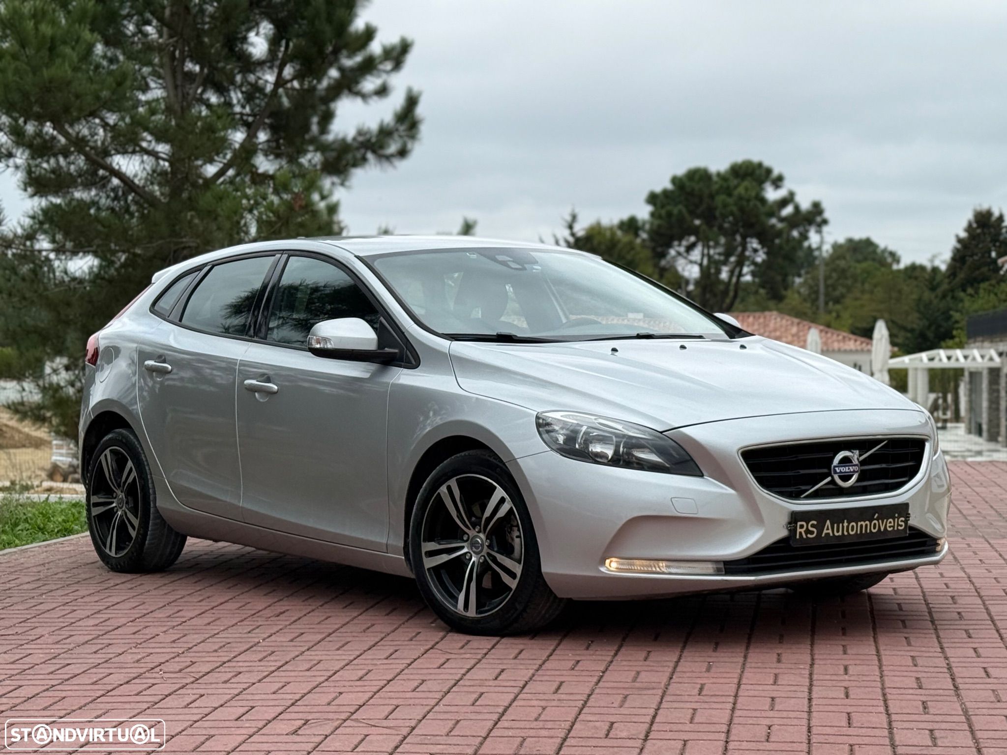 Volvo V40 2.0 D2 Kinetic - 1