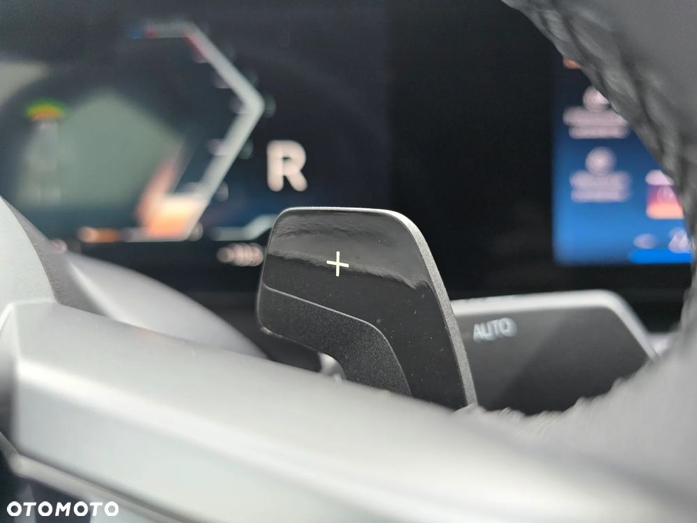 BMW Seria 5 520d xDrive - 16