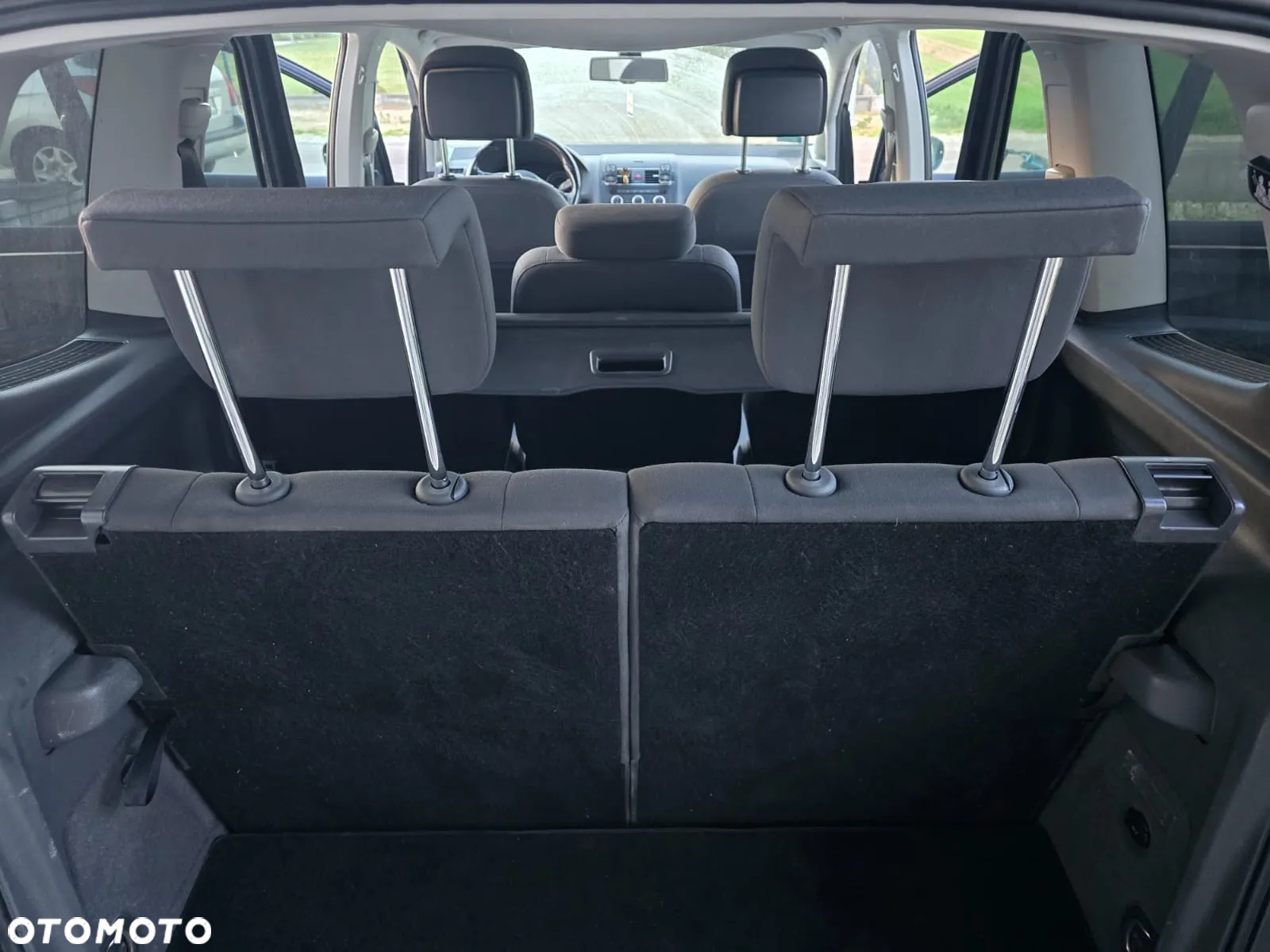 Volkswagen Touran 2.0 TDI DPF Highline - 27