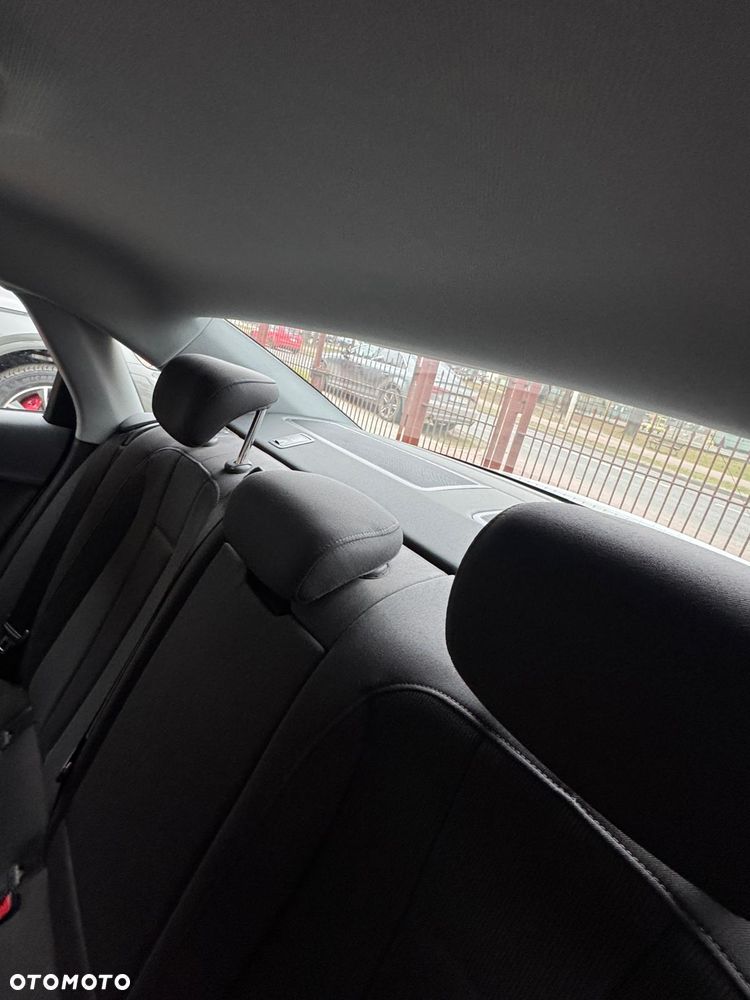 Audi A4 Limousine 45 TFSI quattro S tronic design - 11