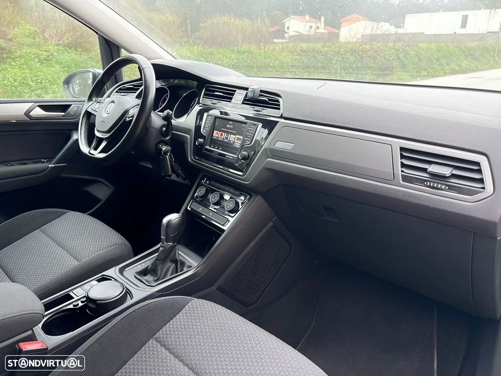 VW Touran 1.6 TDI Highline DSG - 9