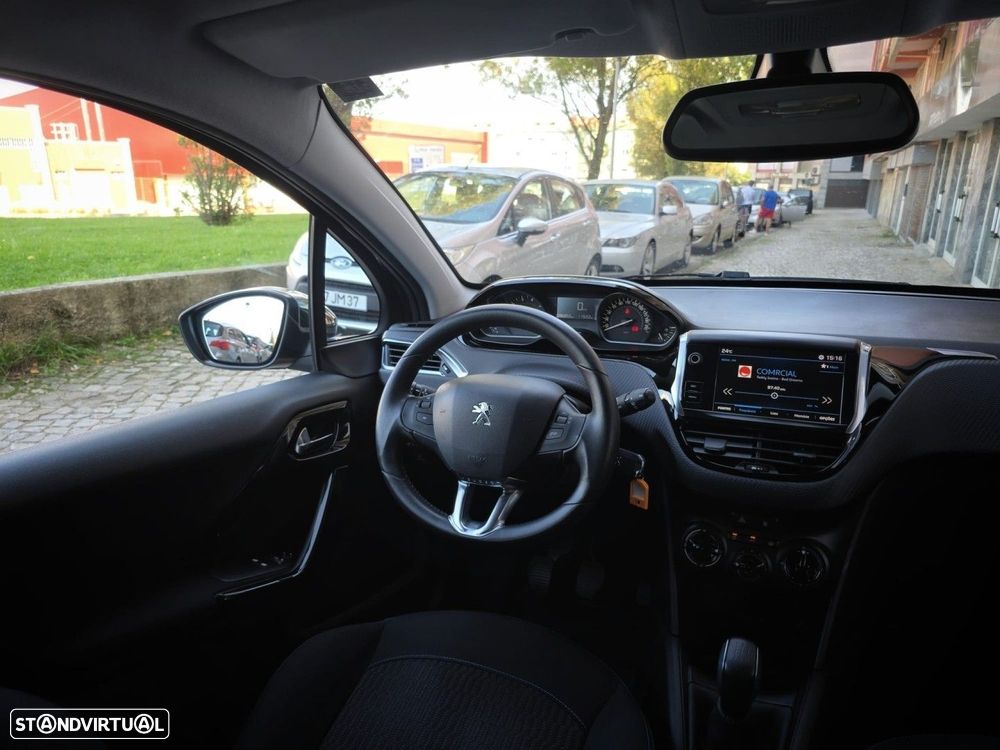 Peugeot 208 1.2 PureTech Style - 18