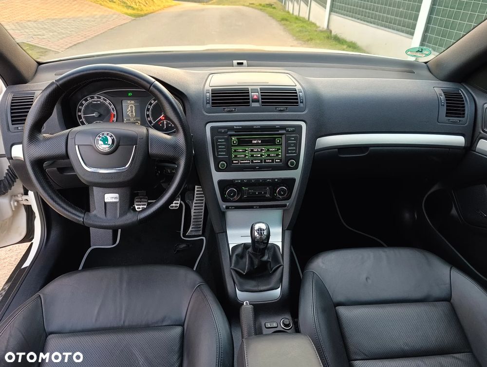 Skoda Octavia 2.0 TDI CR DPF RS - 29