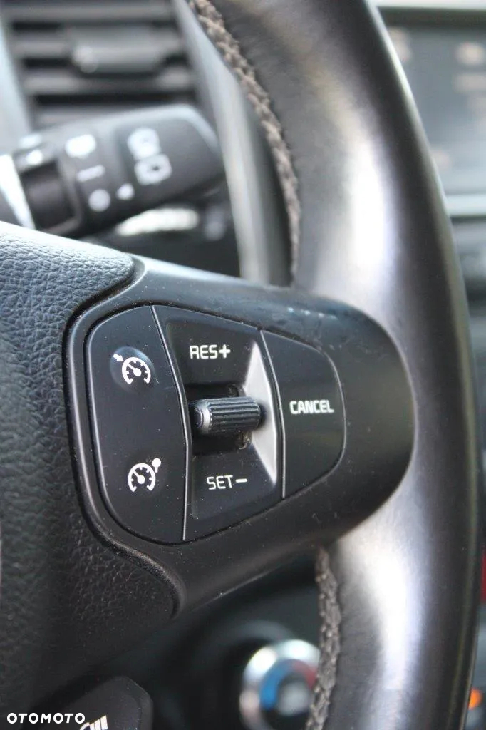 Kia Carens 1.7 CRDi XL 7os - 27