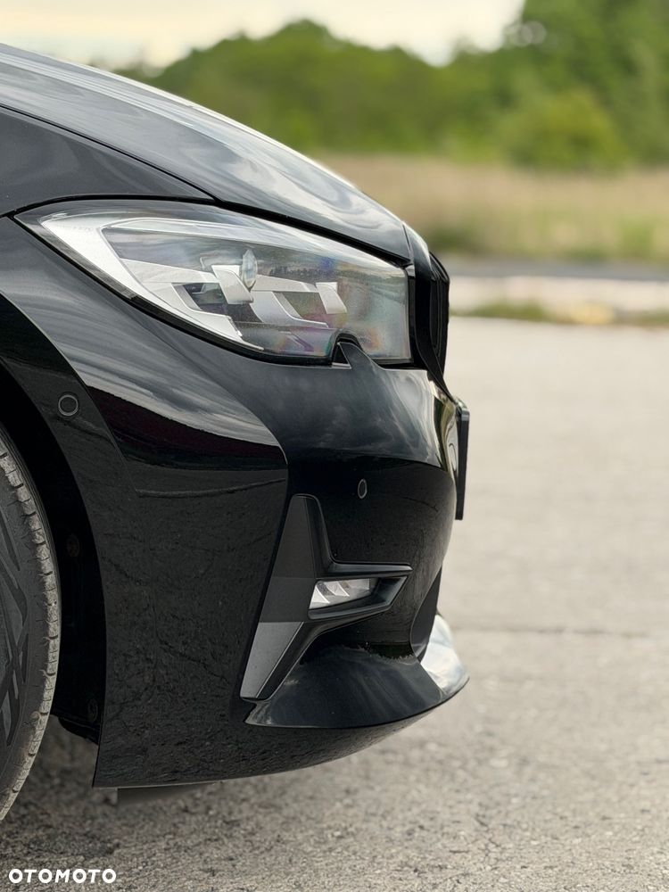 BMW Seria 3 330i Sport Line - 21