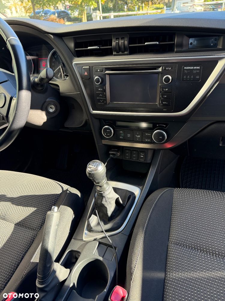 Toyota Auris 1.6 Premium - 12