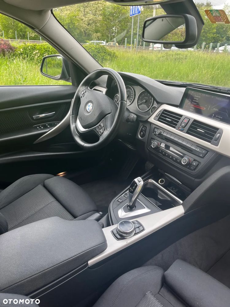 BMW Seria 3 320i Touring xDrive - 5