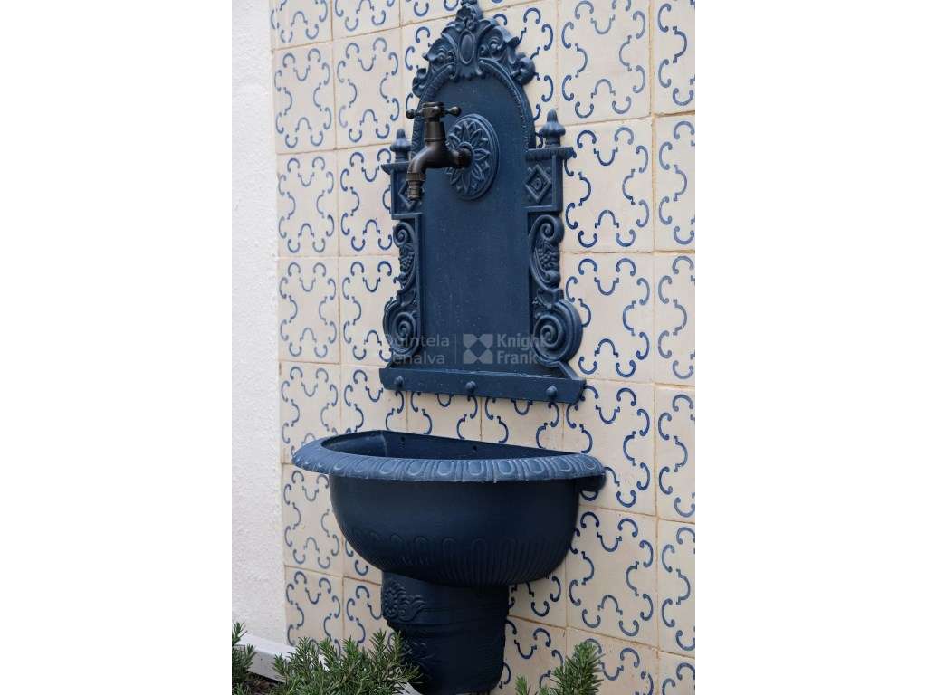 Apartamento T2+1 renovado com logradouro, em Lisboa - Grande imagem: 2/35