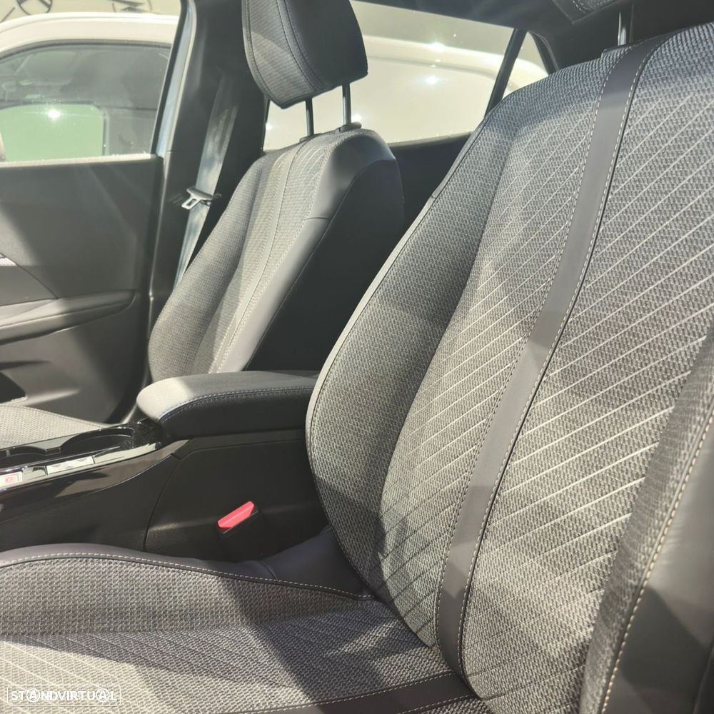 Peugeot 2008 1.2 PureTech Allure Pack - 8