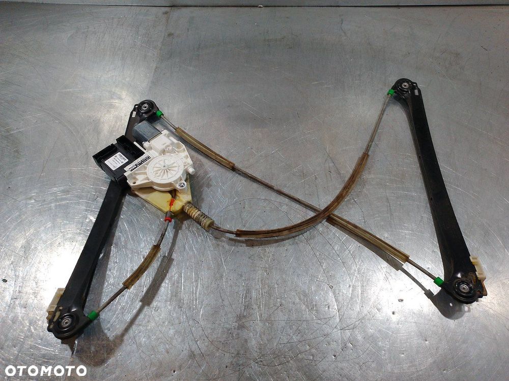 PODNOŚNIK SZYBY PRAWY PRZÓD AUDI A3 ( 8P1 ) 8P0959802A  E840311202 - 1