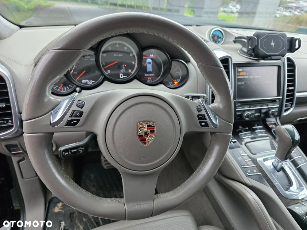 Porsche Cayenne - 16