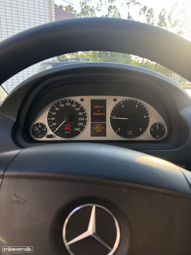 Mercedes-Benz B 180 CDi - 15