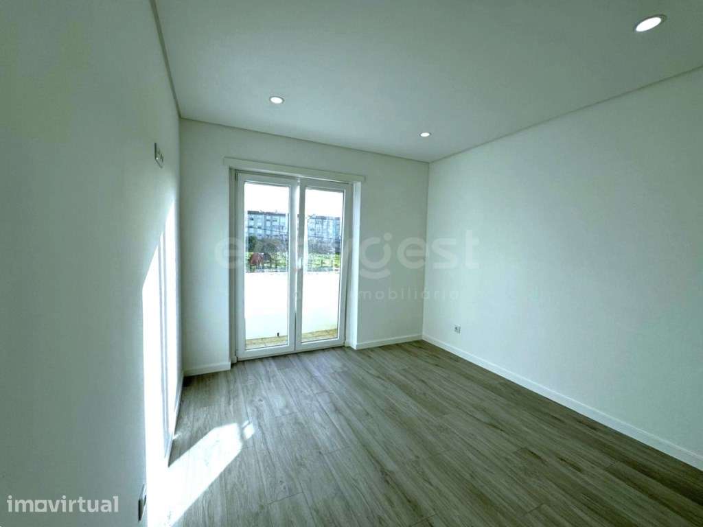 Apartamento T2 Totalmente Remodelado, no Pinhal Novo - Grande imagem: 3/19