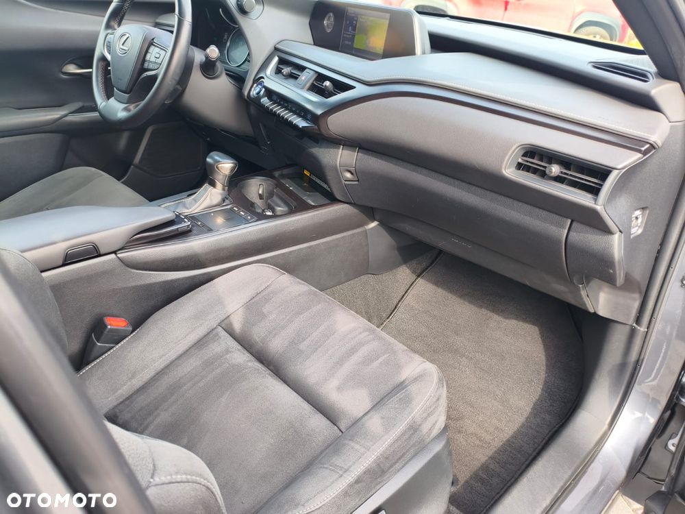 Lexus UX 250h GPF Business AWD - 21