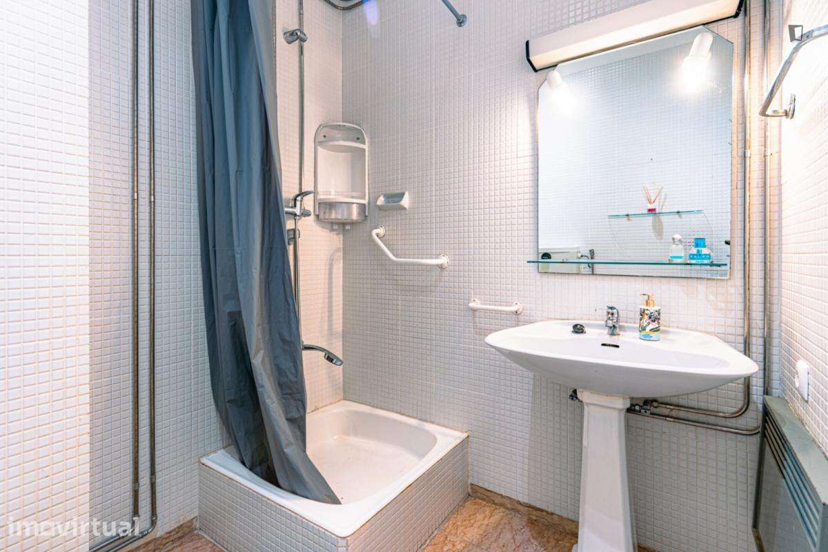 Quarto - localizado em Ramalde Porto - Grande imagem: 2/17